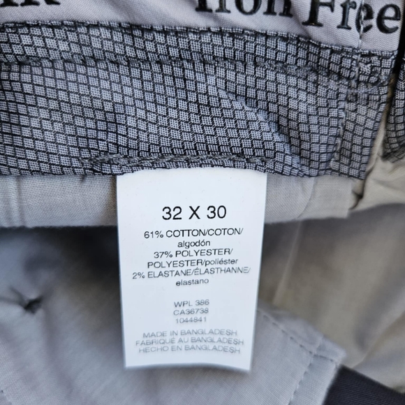 Haggar Men’s Classic Pleated Khaki Pants - Dark Grey, 32W x 30L, New with Tags - Picture 3 of 4